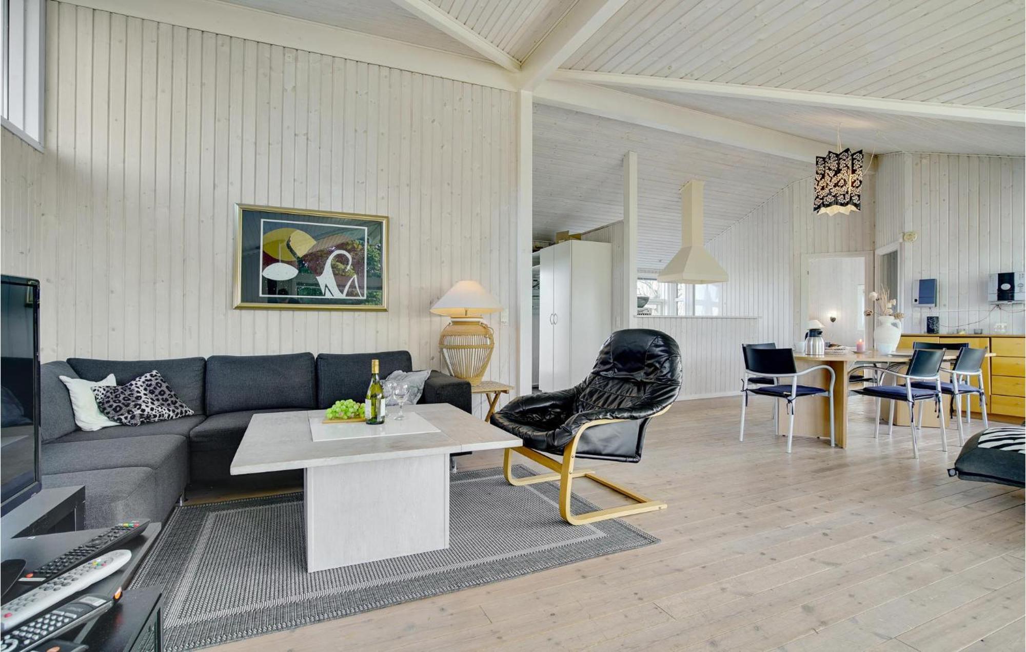 Awesome Home In Stroby With Wifi Екстер'єр фото